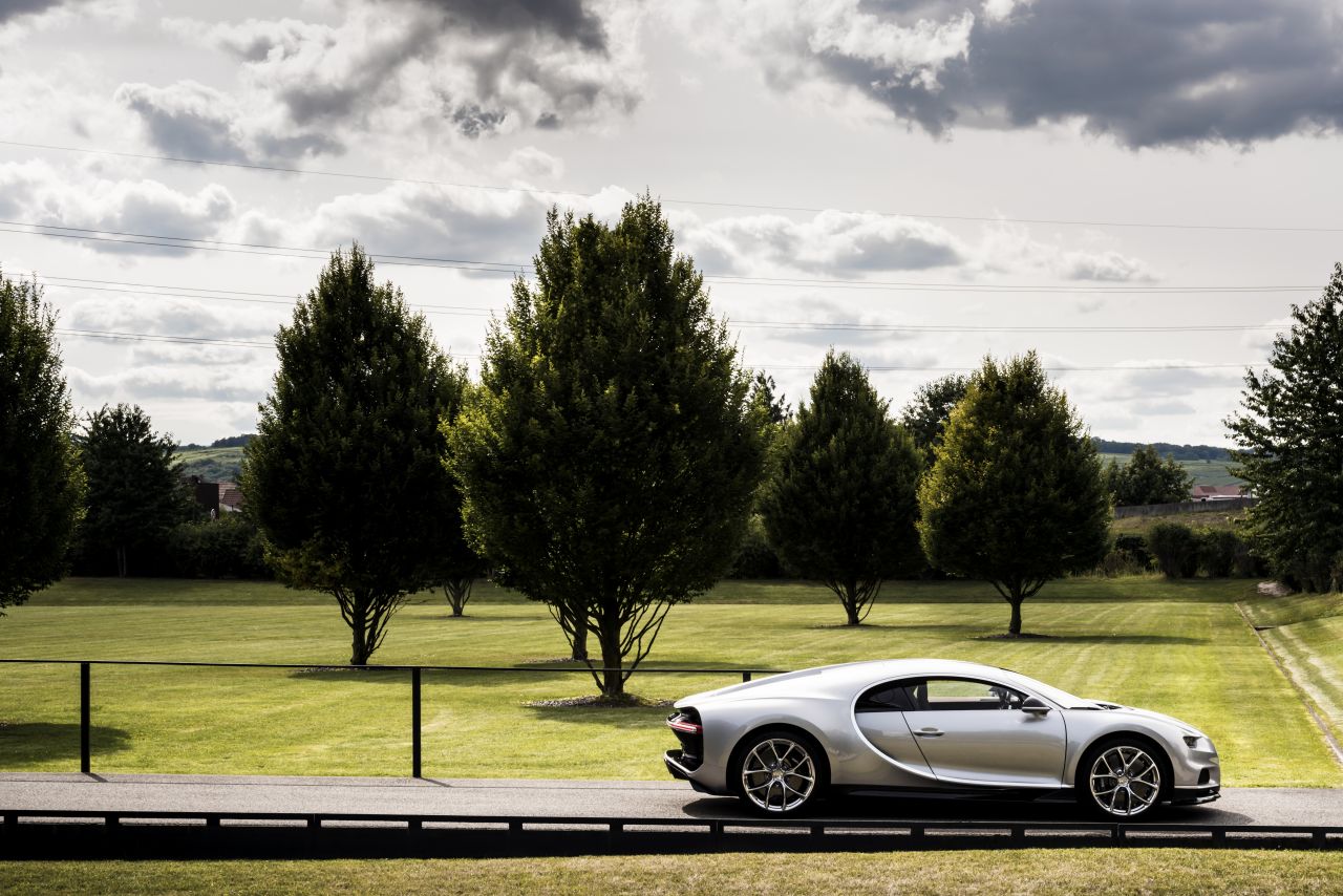 Bugatti Chiron seitlich