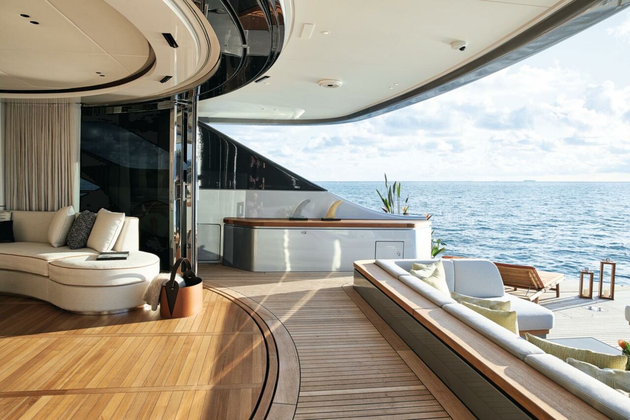 Benetti Oasis 40M 